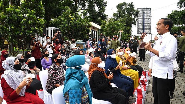 Di Rakernas Projo, Jokowi Ingatkan Sukarelawan Urusan Politik Jangan Tergesa-gesa