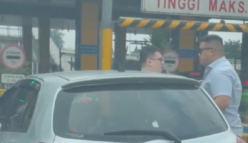 Viral Pengemudi Pajero Ugal-Ugalan Tampar Sopir Yaris di Gerbang Tol