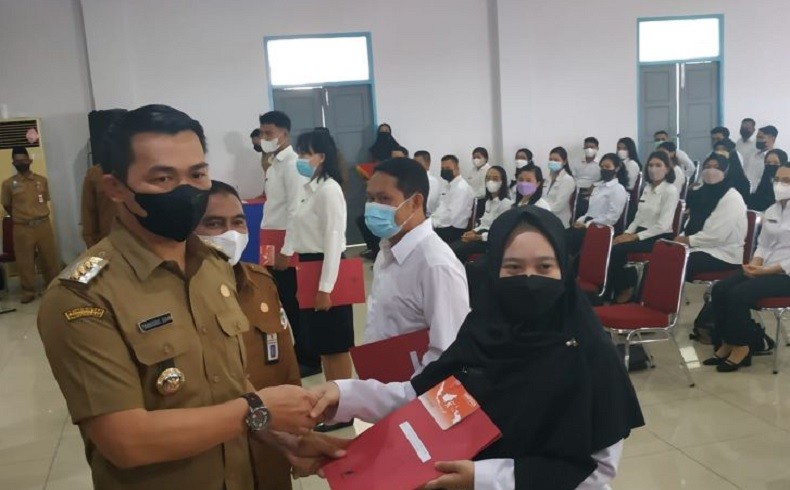 Sempat Terbakar, SK CPNS dan PPPK Kapuas Hulu Akhirnya Dibagikan Kepada 105 Orang