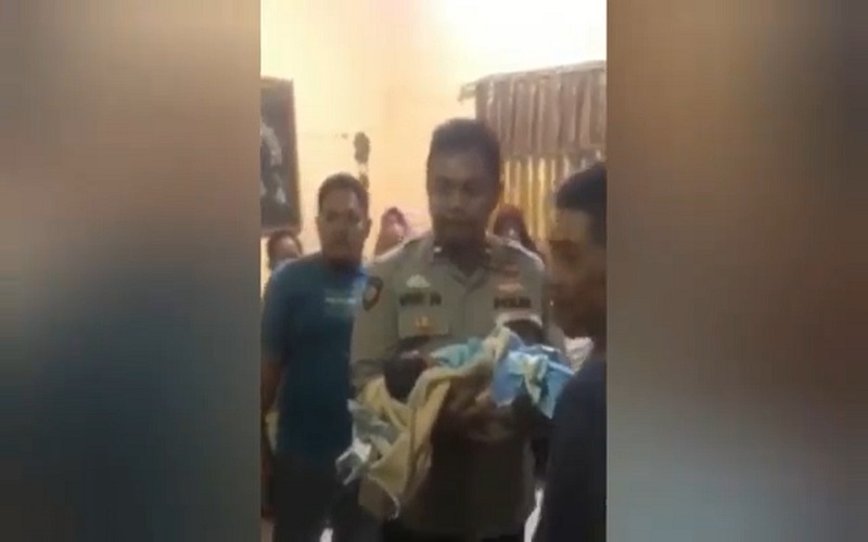 Palembang Heboh, Warga Temukan Bayi Laki-Laki di Teras Rumah 