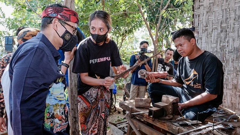 Sandiaga Uno Borong Keris Sumenep Madura untuk Suvenir Delegasi KTT G20