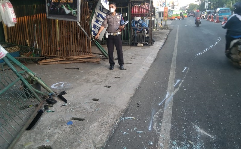 Nekat Lawan Arus, Angkot Tabrak Mobil Pelat Merah di Dramaga Bogor