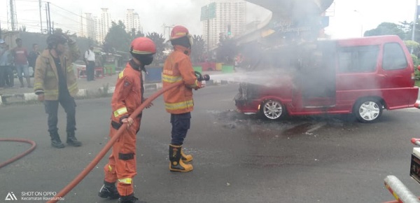 Angkot di Bekasi Terbakar saat Bawa Penumpang, Diduga karena Korsleting Listrik
