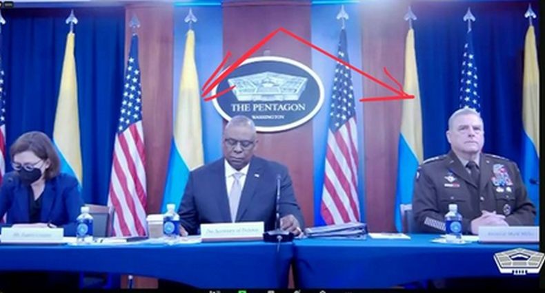 Duh, Pentagon Pasang Bendera Ukraina Terbalik saat Pertemuan Menhan AS dengan Pejabat 44 Negara