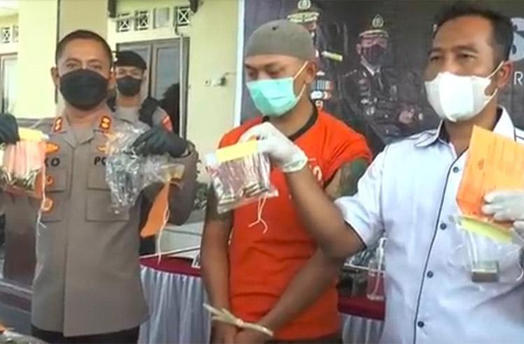 Jual Senpi Rakitan, Anggota TNI Gadungan Ditangkap Petugas Gabungan di Klaten
