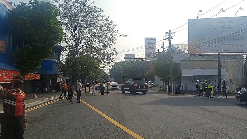 Jelang Akad Nikah Adik Jokowi, Jalan Letjen Suprapto Ditutup