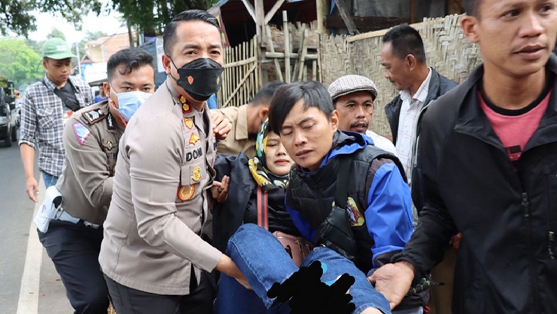 2 Motor Tabrakan, Kapolres Cianjur Spontan Menolong, Bawa Korban ke RS Pakai Mobil Dinas