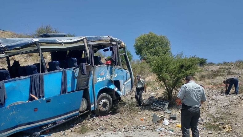 Bus Terjang Pembatas Jalan dan Terjun ke Tanggul, 6 Migran Tewas