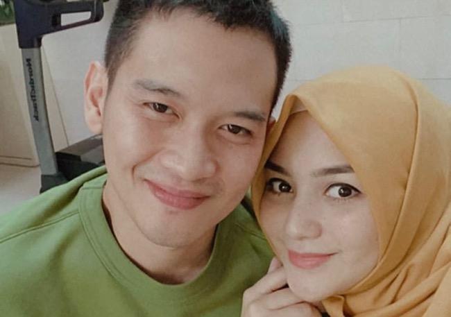 5 Artis yang Jadi Suami Istri di Film, Sinetron, dan Dunia Nyata, Nomor 4 Sang Suami Dituduh Menelantarkan Anak