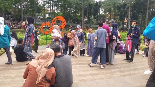 Taman Eco Park Tebet Ramai Pengunjung di Libur Kenaikan Isa Almasih, Ada yang dari Bekasi