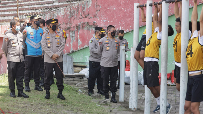 Kapolda Jatim Pantau Langsung Tes Kesamaptaan Jasmani Calon Bintara Polri