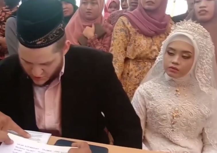  Kenal di Facebook, Bule AS Nikahi Gadis Cantik asal Jombang 