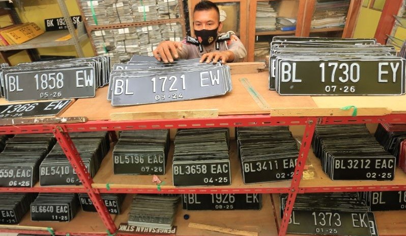 Kendaraan Baru Pakai Pelat Nomor Putih mulai Juni 2022, Bagaimana Nasib Mobil Lama?