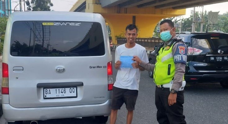 Alasan Pelat Nomor Kendaraan Pribadi Diganti dari Warna Hitam Jadi Putih