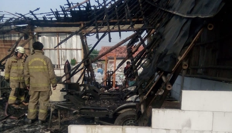 Gudang Karung di Tangerang Hangus Terbakar, Diduga akibat Warga Bakar Sampah