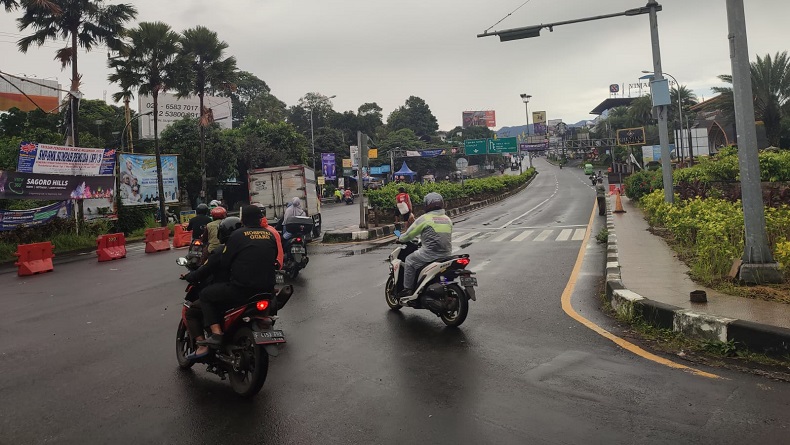 Lalu Lintas menuju Puncak Ramai, Polisi sempat Berlakukan One Way