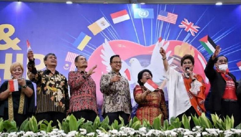 JIS Pertama Kali Jadi Tuan Rumah Obor Paskah, Anies : Jakarta Rumah bagi Semua