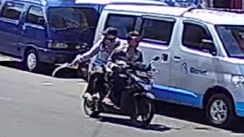Ngeri, Pelajar di Sukabumi Dibacok Pengendara Motor Pakai Celurit, Korban Ambruk Berlumuran Darah