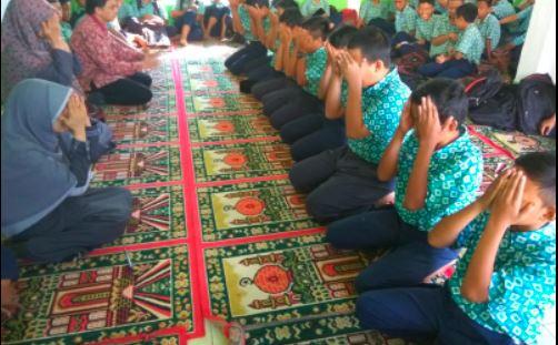 Rukun Tayamum Lengkap Bacaan Niat serta Tata Cara Pengganti Wudhu