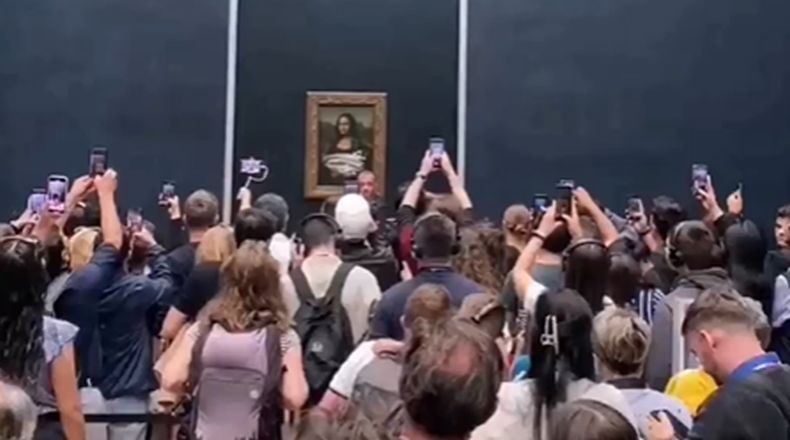 Duh, Lukisan Mona Lisa Museum Louvre Prancis Dilempar Kue oleh Pengunjung