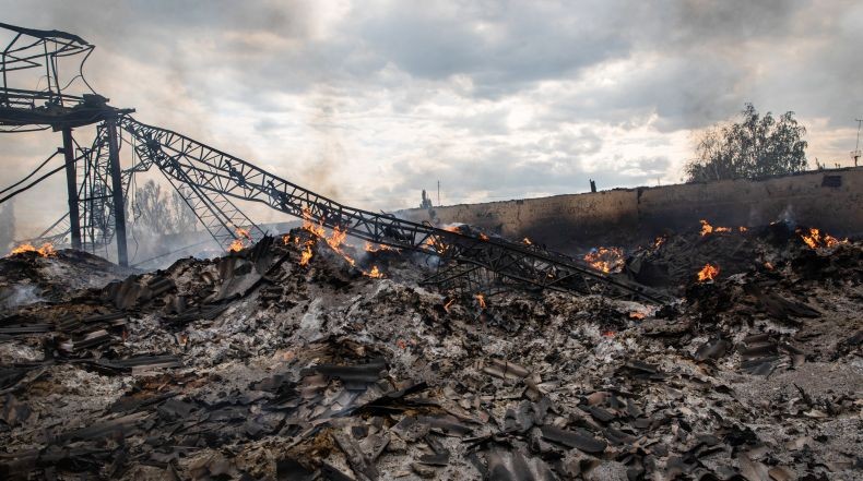 Serangan Artileri Rusia Hancurkan Galangan Kapal Ukraina