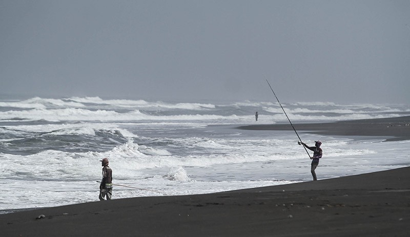 BMKG: Waspada Gelombang hingga 6 Meter di Perairan Selatan Banten-Jawa Barat  
