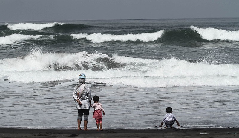  Warga Pesisir Diminta Waspadai Gelombang Tinggi di Laut Selatan DIY