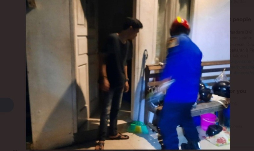 Terkunci di Kamar Kos, Pemuda di Jaksel Minta Tolong ke Damkar