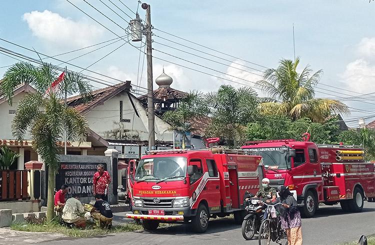  Korsleting Listrik, Masjid dan Aula Kantor Desa di Klaten Terbakar