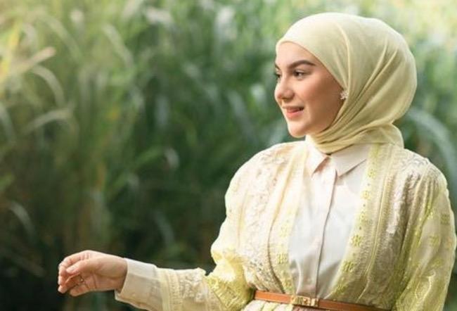 6 Artis yang Pernah Umroh Saat Hamil, Nomor 5 Sempat Dilarang Dokter