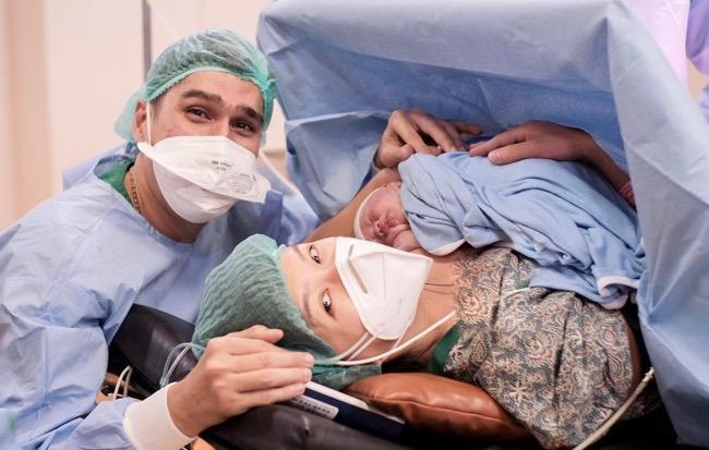 Selamat! Marcel Chandrawinata dan Deasy Priscila Dikarunia Anak Pertama