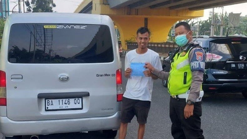 Polisi Bakal Prioritaskan Pergantian Pelat Nomor Putih pada Kendaraan Baru