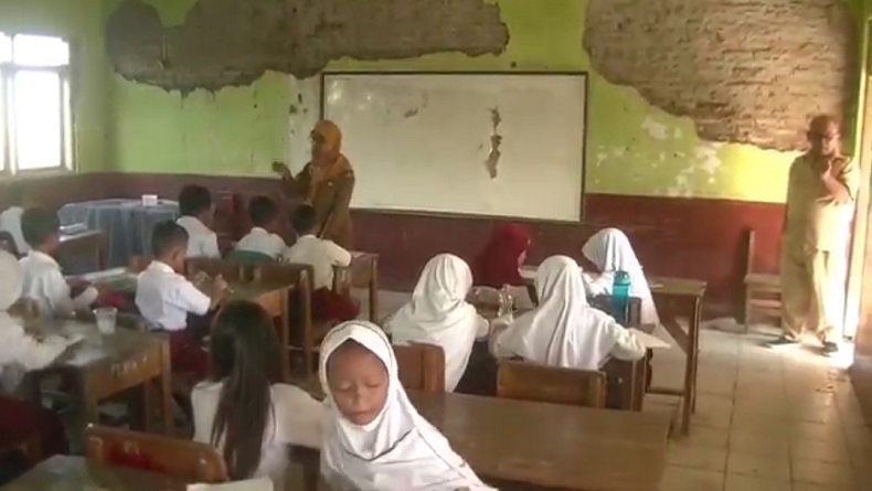 Miris, SDN Budiasih Subang Rusak Berat, Murid dan Guru Takut Ruang Kelas Ambruk saat Belajar