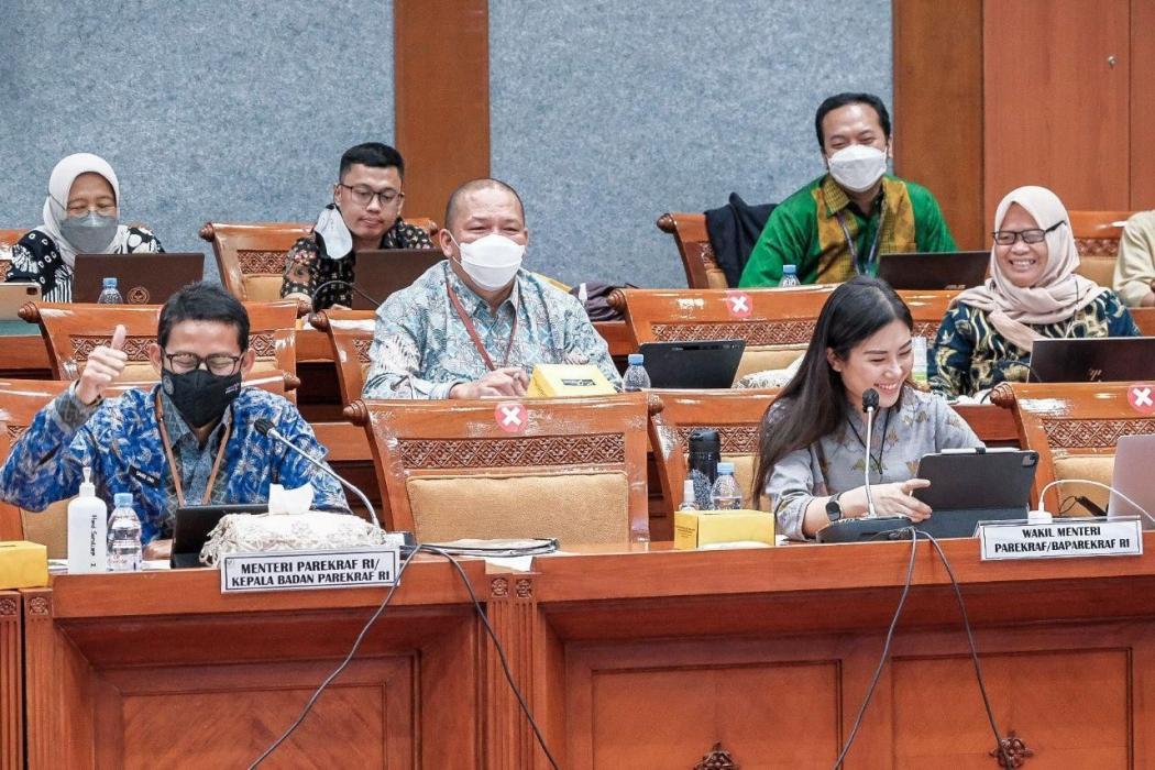 Didampingi Angela Tanoesoedibjo, Menparekraf Sandiaga Uno Paparkan Resume Pagu Anggaran 2023 kepada Komisi X DPR
