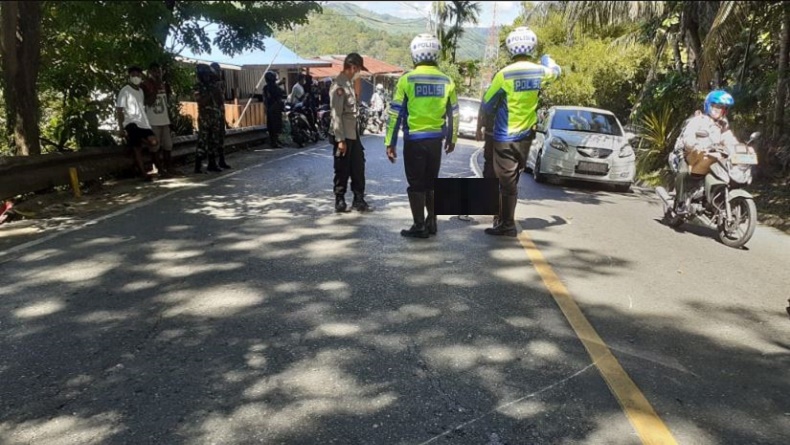 Gagal Menyalip, Pengendara Motor di Jayapura Tewas Tabrak Truk Tronton