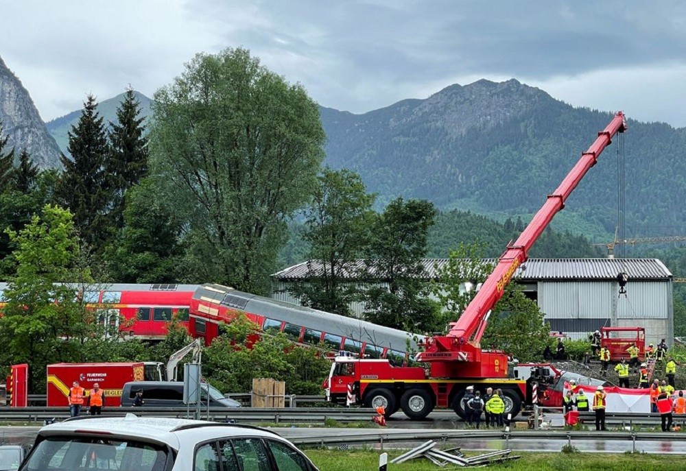 Kereta Api Tergelincir, 4 Orang Tewas 30 Lainnya Luka-Luka