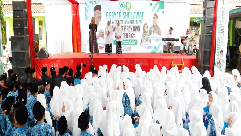 Ribuan Santri di Indramayu Gelar Gebyar Sholawat, Doakan Ganjar Jadi Presiden 2024