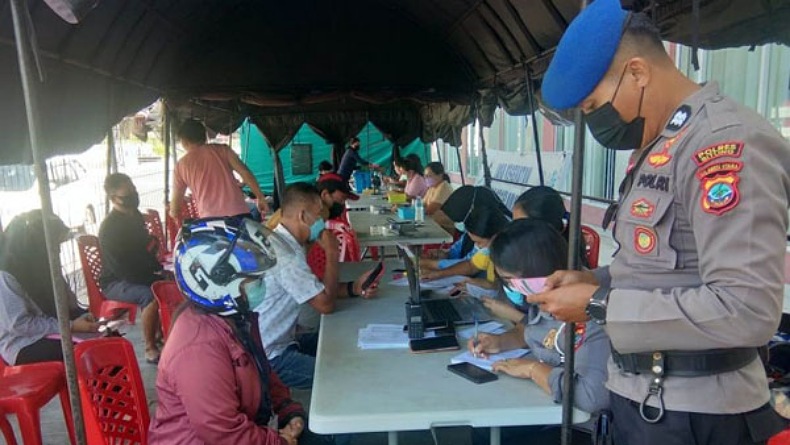 Cegah Penyebaran Covid-19, Polres Bitung Gelar Gerai Vaksinasi Turun ke Jalan