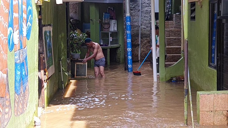 Banjir Masih Menghantui, Warga Kebon Pala Berharap Normalisasi Sungai Ciliwung Segera Dilakukan