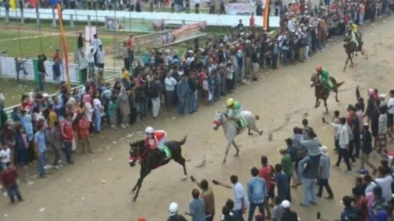 Junjung Kearifan Lokal, 23 Nagari di 3 Wilayah Sumbar Kompak Gelar Pacuan Kuda