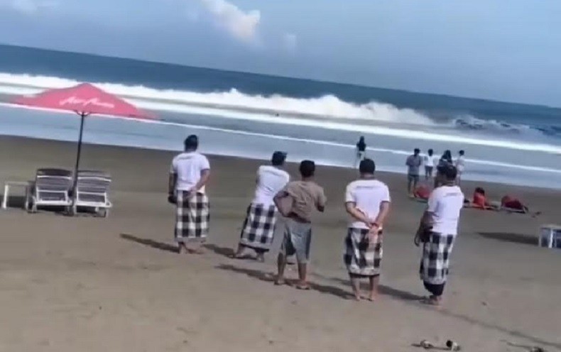 Tolong Adik, Remaja di Denpasar Hilang Terseret Arus Pantai Seminyak