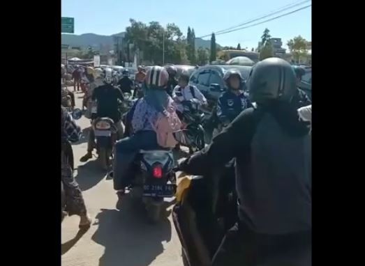 Gempa M 5,8 Guncang Mamuju, Warga Trauma Pilih Mengungsi hingga Picu Kemacetan