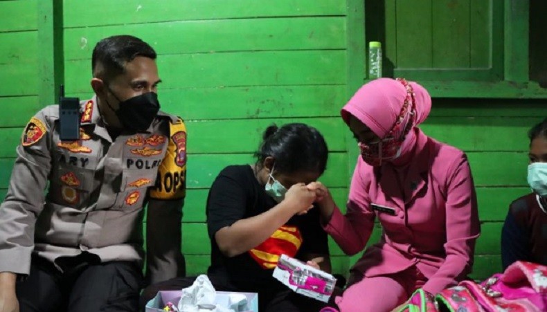 Haru, Kapolresta Samarinda Semangati Siswa Diusir Guru karena Tak Punya HP