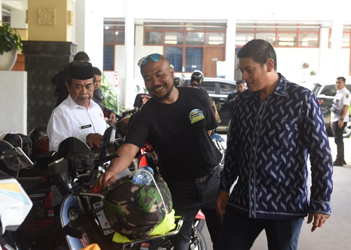 Wali Kota Kediri Berangkatkan Komunitas Dolan Numpak Vespa ke Vespa World Day 2022 di Bali