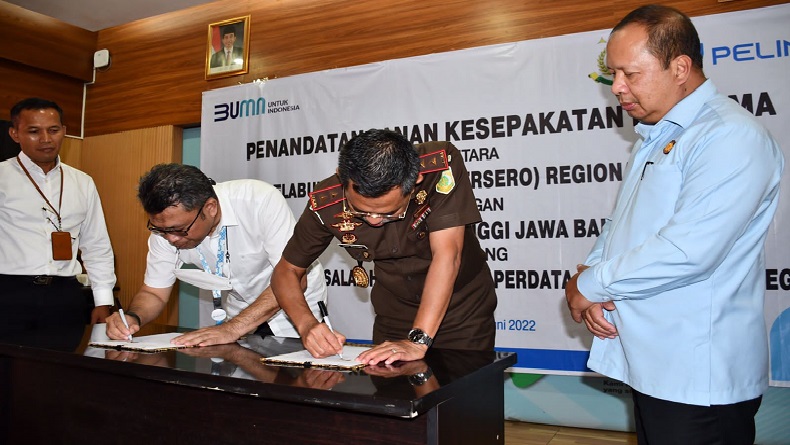 Kejati Jabar dan Pelindo II Cirebon Teken MoU Bidang Perdata dan TUN, Ini Tujuannya