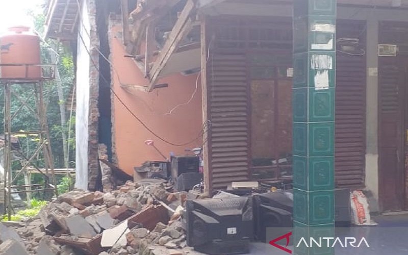 Rumah Warga Palabuhanratu Sukabumi Hancur akibat Bencana Pergerakan Tanah