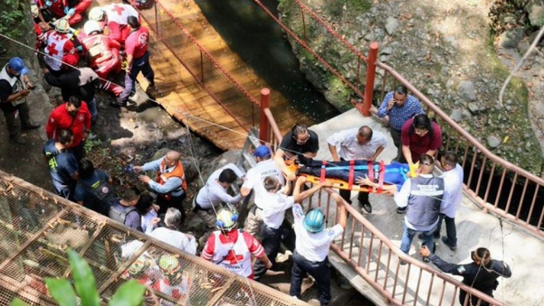 Duh, Jembatan Gantung Baru Runtuh saat Acara Peresmian dengan Wali Kota