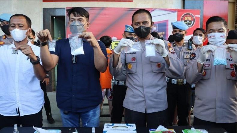 Polisi di Makassar Ungkap Kasus Pertama Jual Sabu di Medsos, 7 Orang Ditangkap