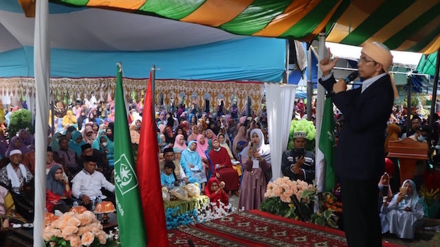 Obati Kerinduan, Ribuan Orang Hadiri Pengajian TGB di Taripa
