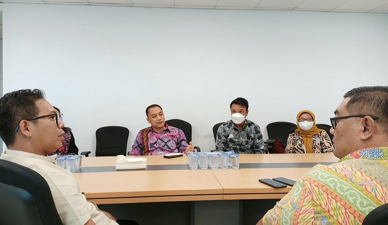 Bangkitkan Ekonomi Warga, Wali Kota Surabaya Eri Cahyadi Berdayakan Aset Pemerintah untuk UMKM